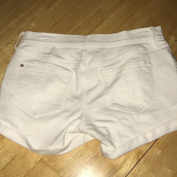 Shorts - Picture 2 of 4